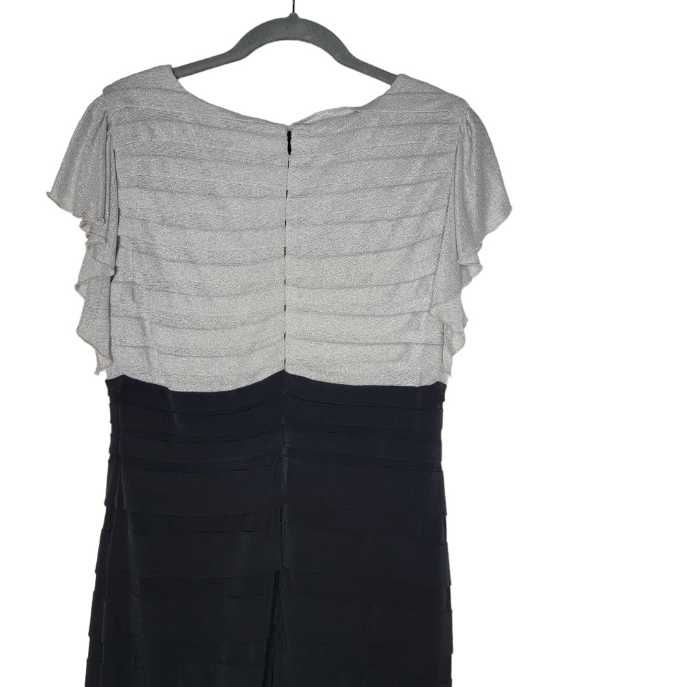 Elegant Two-Tone Dress - Picture 6 of 10